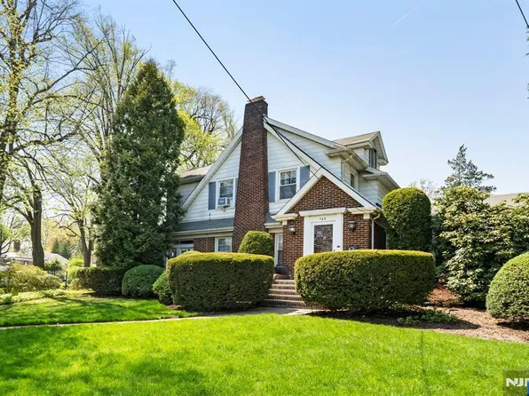 746 Queen Anne Rd, Teaneck, NJ 07666