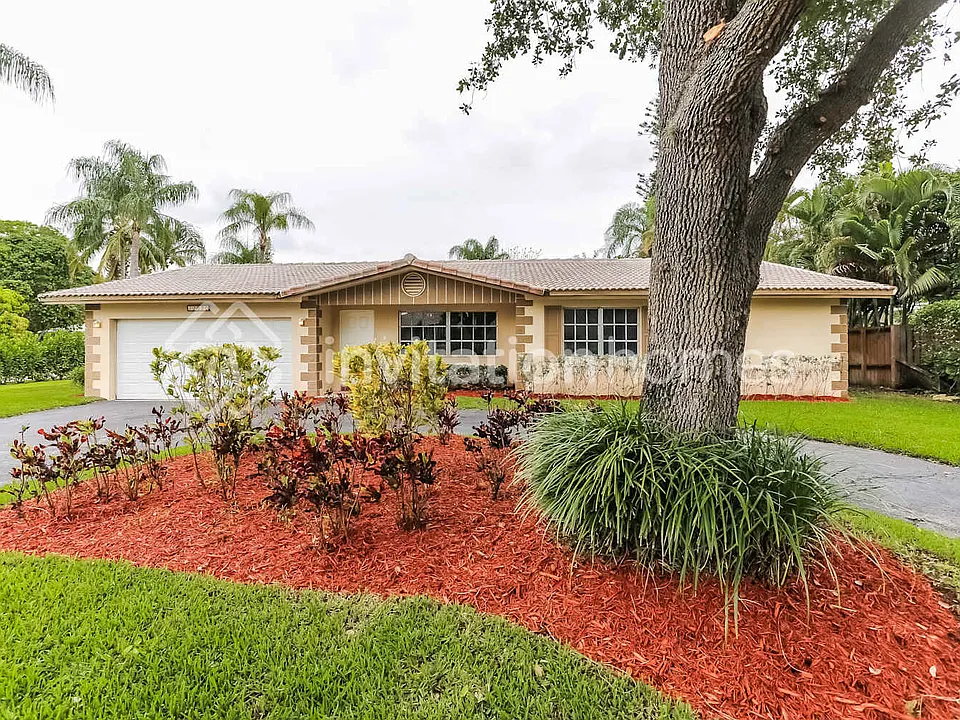 11090 Glenwood Dr