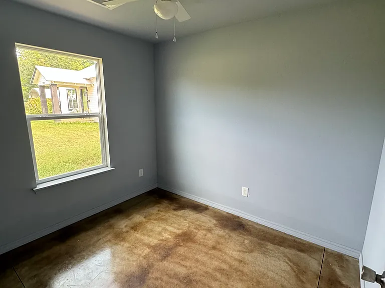 1302 E Cherry St — Photo 4