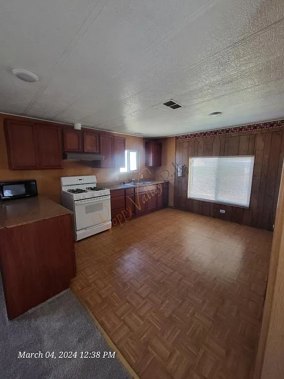 3618 E. Lark Ln — Photo 3