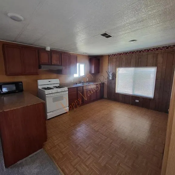 3618 E Lark Ln — Photo 3
