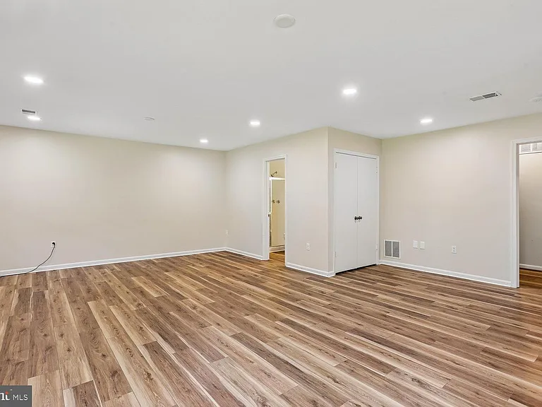7561 Heatherton Ln — Photo 30