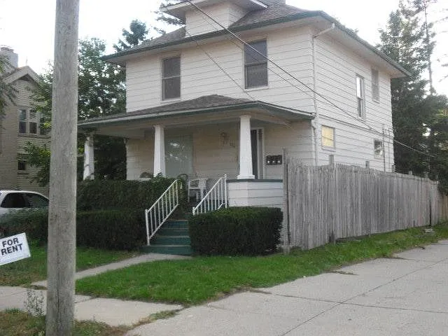 2 bed, $1,200 — Photo 2