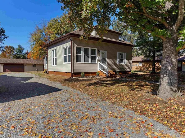 908 N Van Buren St, Marion, IL 62959