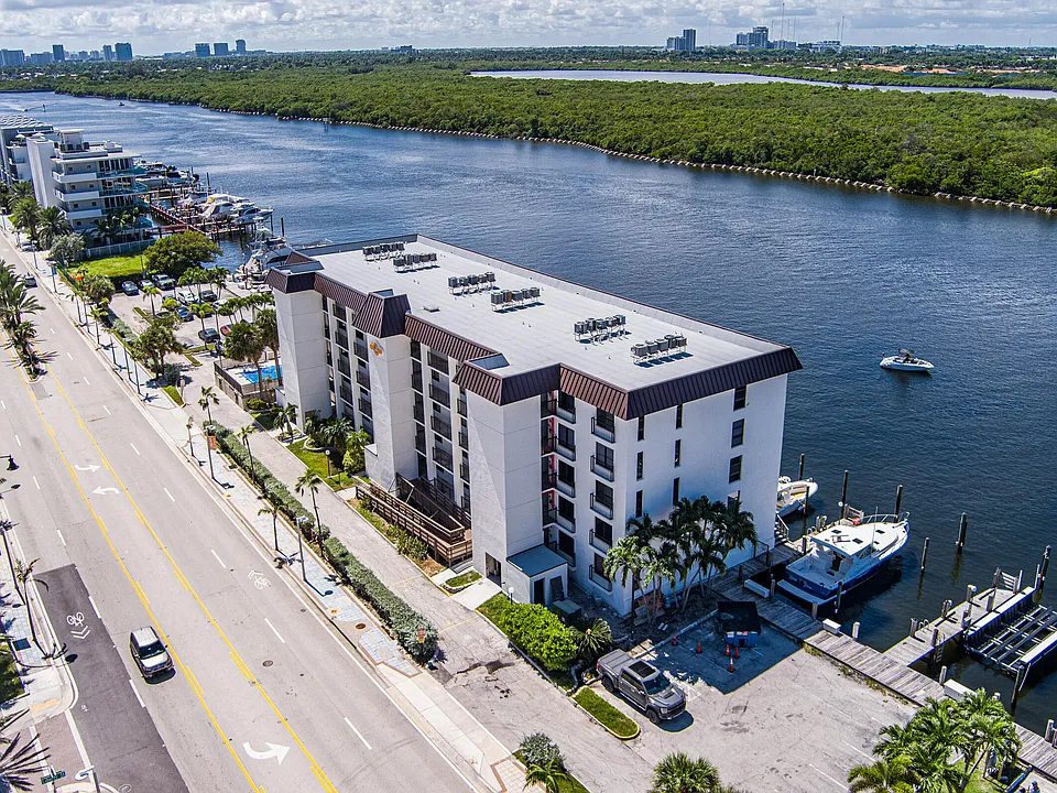 3200 N Ocean Dr #402