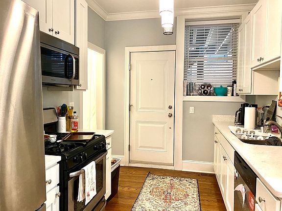 3rd image of 715 W Belmont Ave APT 1C