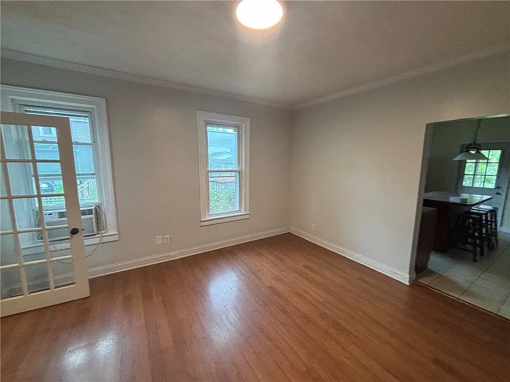 3 bed, 1.0 bath, 1373 sqft, $1,500 — Photo 1