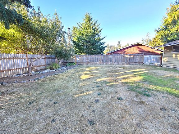 4th image of 8012 57th Dr NE