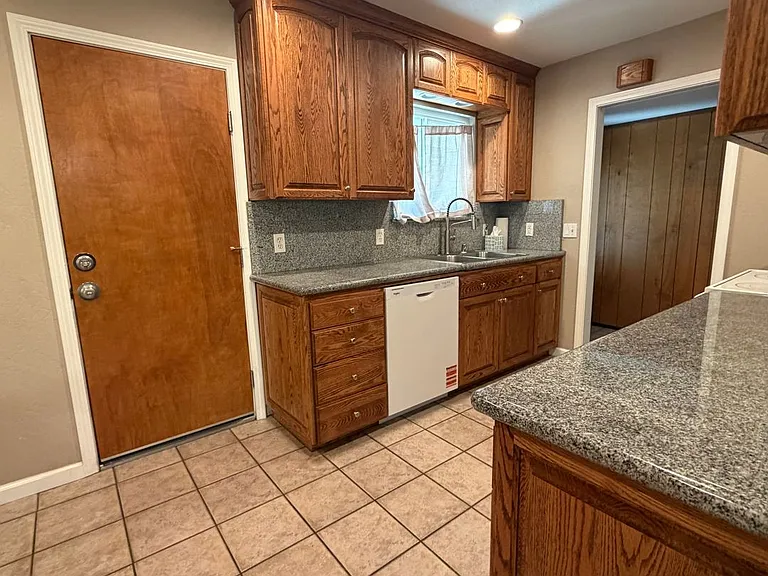 3404 Marshall Ave — Photo 34