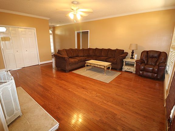 5th image of 17 Eastwood Dr
