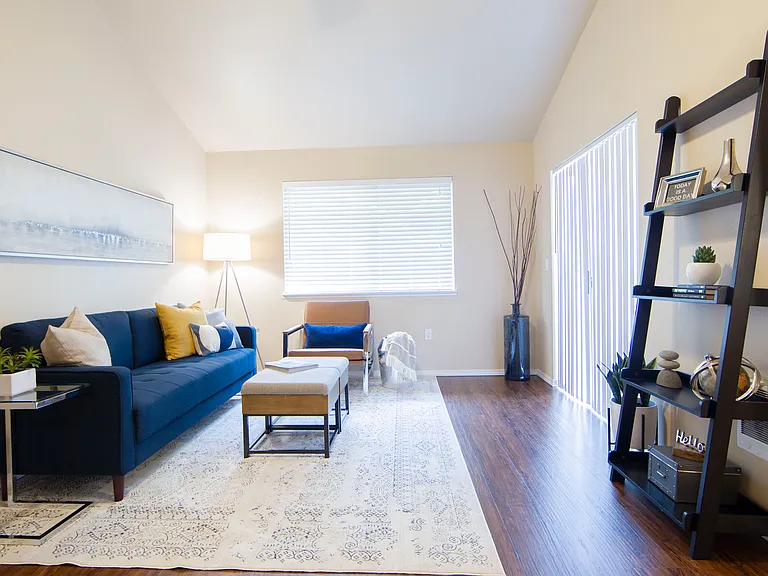 Oak Vale Apartments — Photo 13