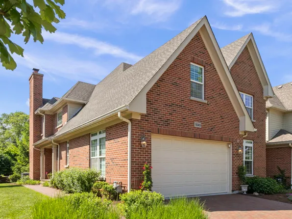1045 Hickory Dr, Western Springs, IL 60558