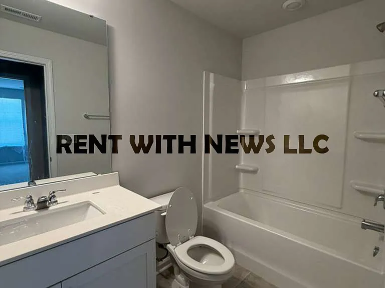 282 Paramount Dr — Photo 21