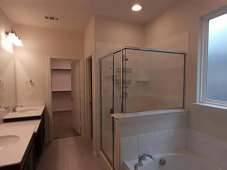 325 Kennewick Dr — Photo 11