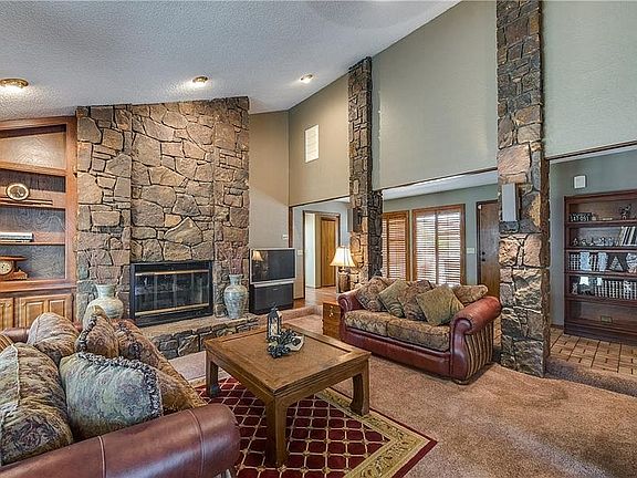 3rd image of 10601 Lakeridge Run