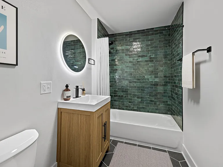 5616 N Washtenaw Ave #202 — Photo 13