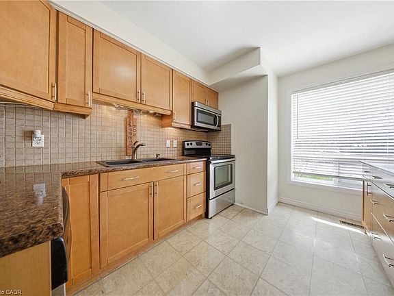 5th image of 32 Mowat Blvd #41