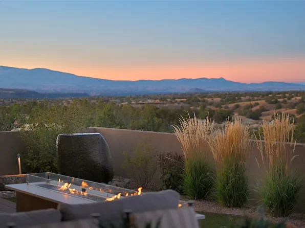 15 Via De Las Yeguas, Santa Fe, NM 87506