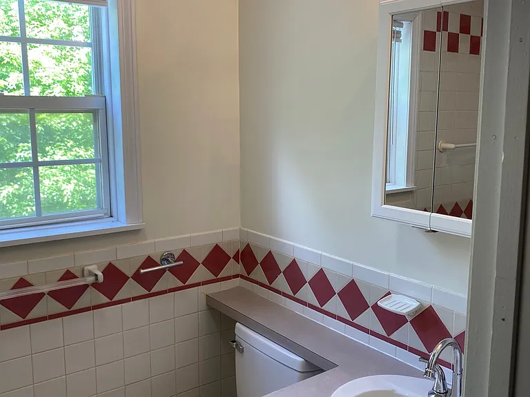 61 Taylor Ave #D — Photo 7