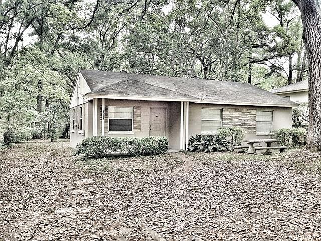 1st image of 2921 Fairview Dr