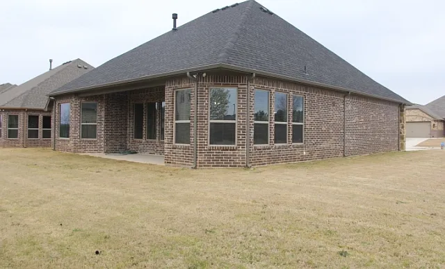 2113 Clive Dr — Photo 2