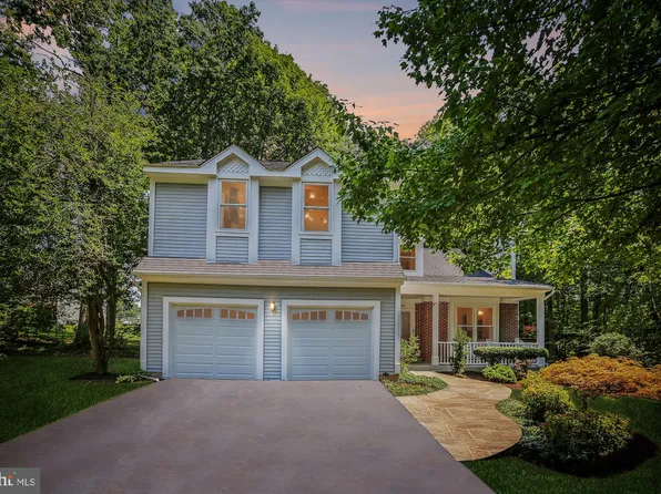 4085 Vanda Ln, Fairfax, VA 22031