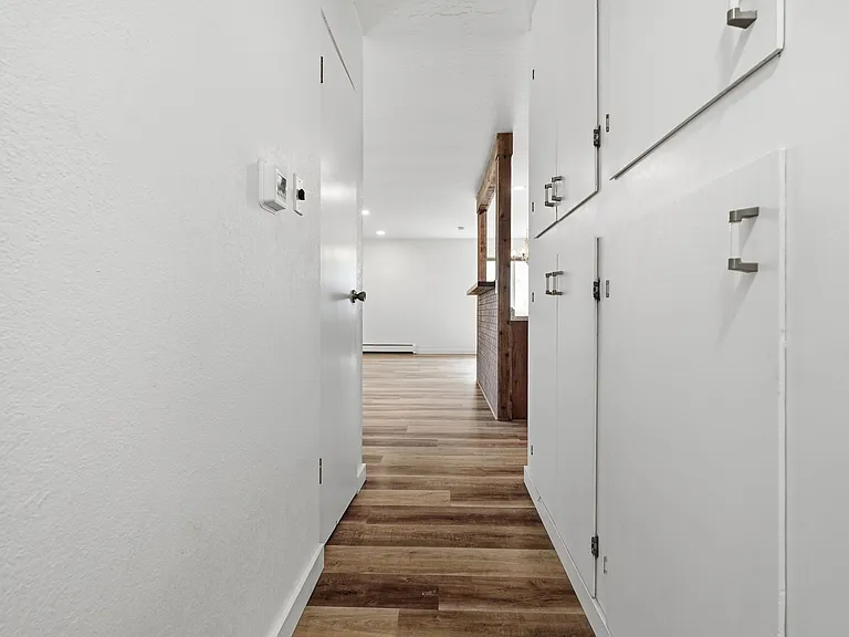 2045 Gunnison Ave — Photo 24