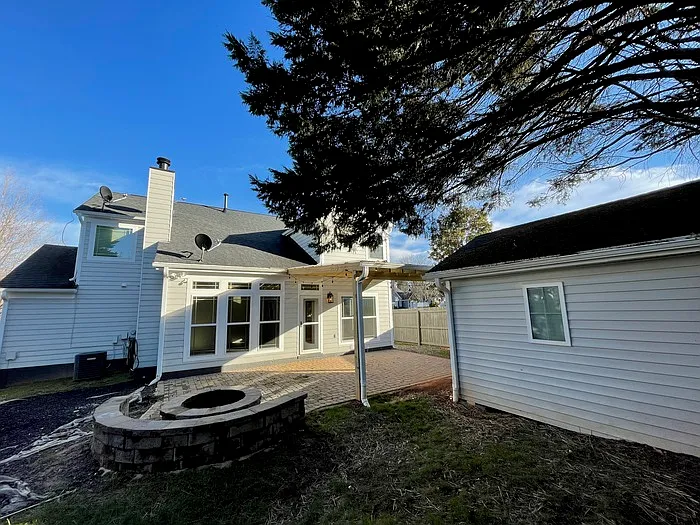 3 bed, 2.5 bath, 1750 sqft, $1,995 — Photo 4