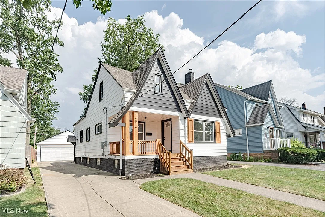 4049 W 157th St photo 1