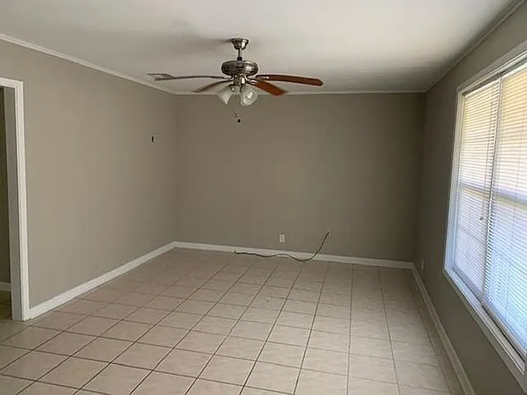 4906 Common St — Photo 3