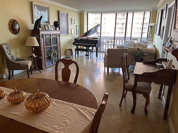 3rd image of 90 Edgewater Dr APT 1014