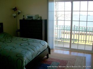 115 Cottonwood St, Jersey City, NJ 07305