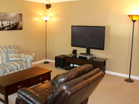 4th image of 3872 Royal Ave