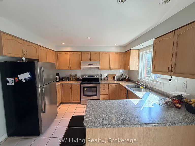531 Avonwick Ave — Photo 6