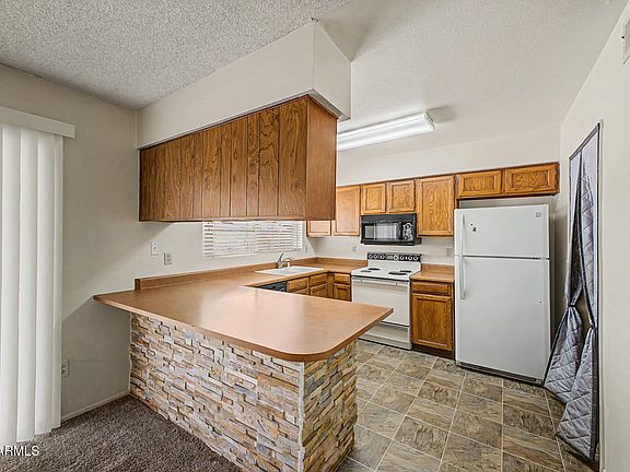 3rd image of 1068 W SANTA CRUZ Drive