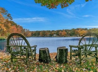 51 Taquoshe Pl, Fairfield, CT 06825