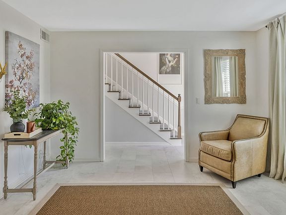 4th image of 425 Plantation Ct