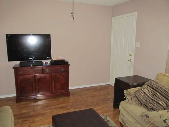 3rd image of 3701 Lakecrest Dr