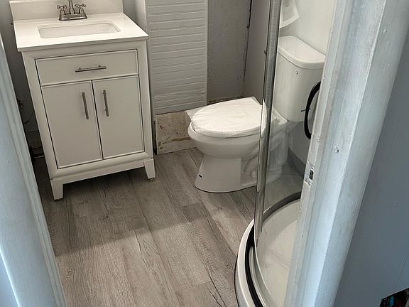 5th image of 2631 Peach St #8