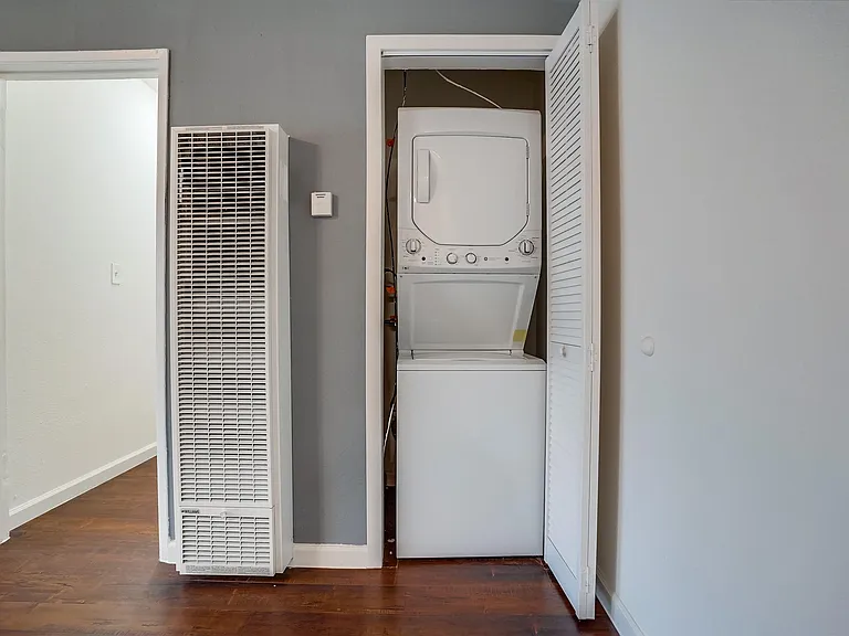 537 W Hyde Park Blvd — Photo 16