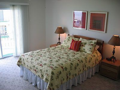 Master Bedroom (balcony with Ocean View)