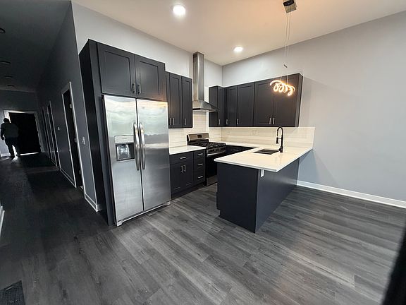 3rd image of 2841 W Arthington St #1