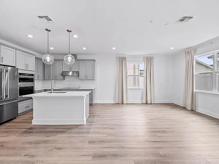 1856 Crowncrest Dr — Photo 13