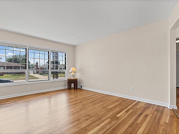 5th image of 8587 Christine St