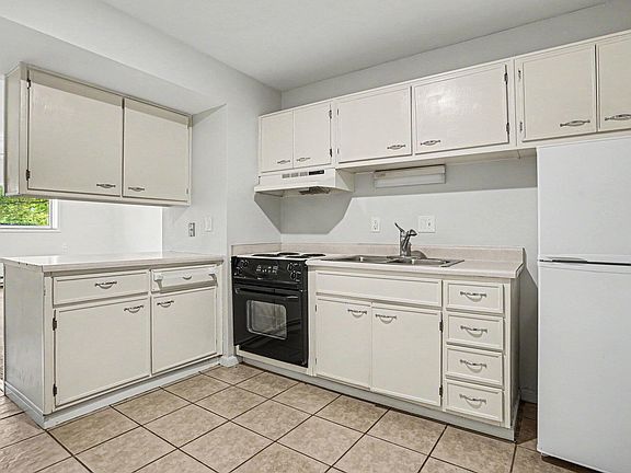 2nd image of 722 W Kilgore Rd APT 102