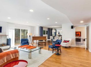 11216 Dona Lola Dr, Studio City, CA 91604