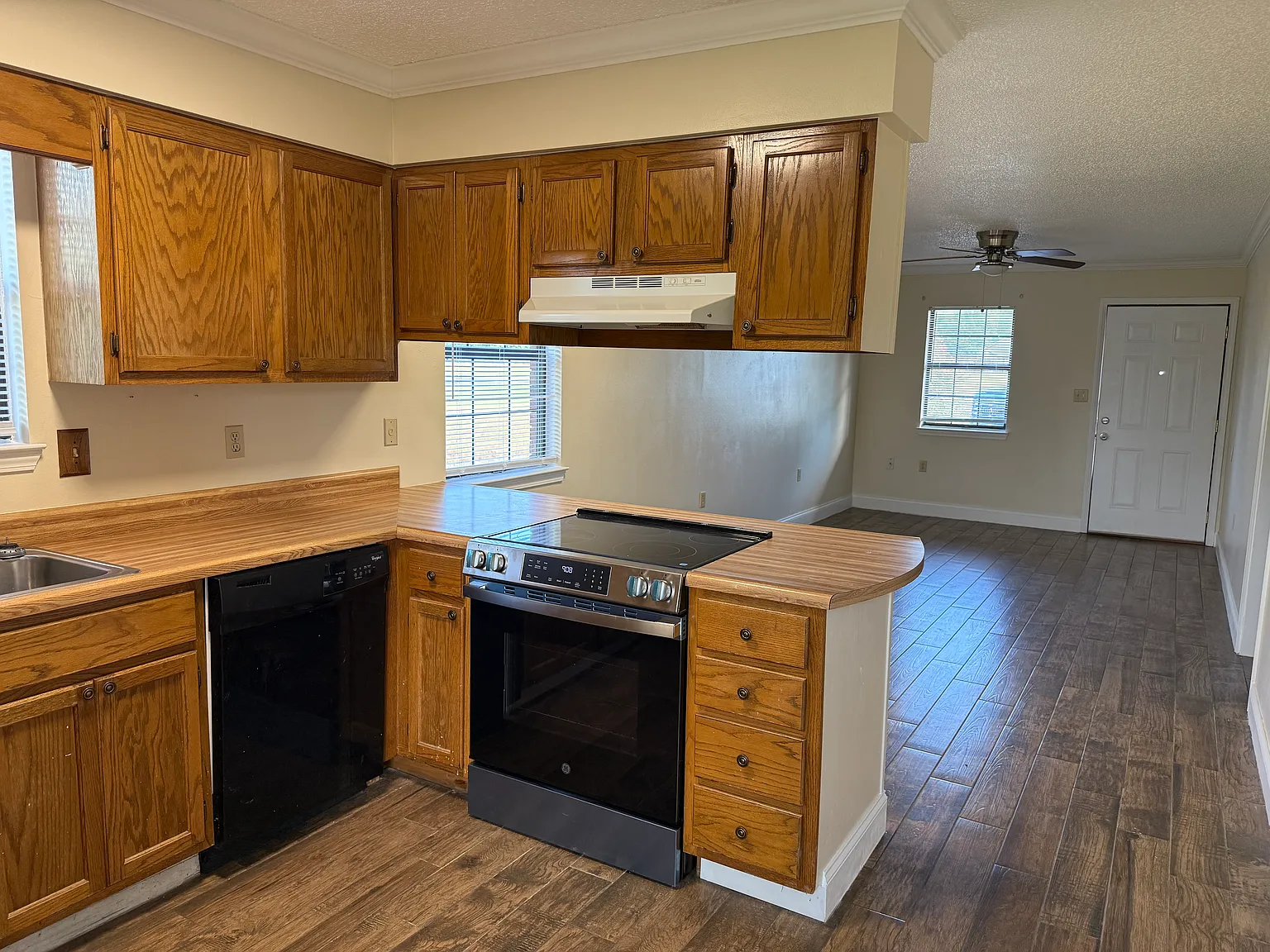 2 bed, 833 sqft, $968 — Photo 3