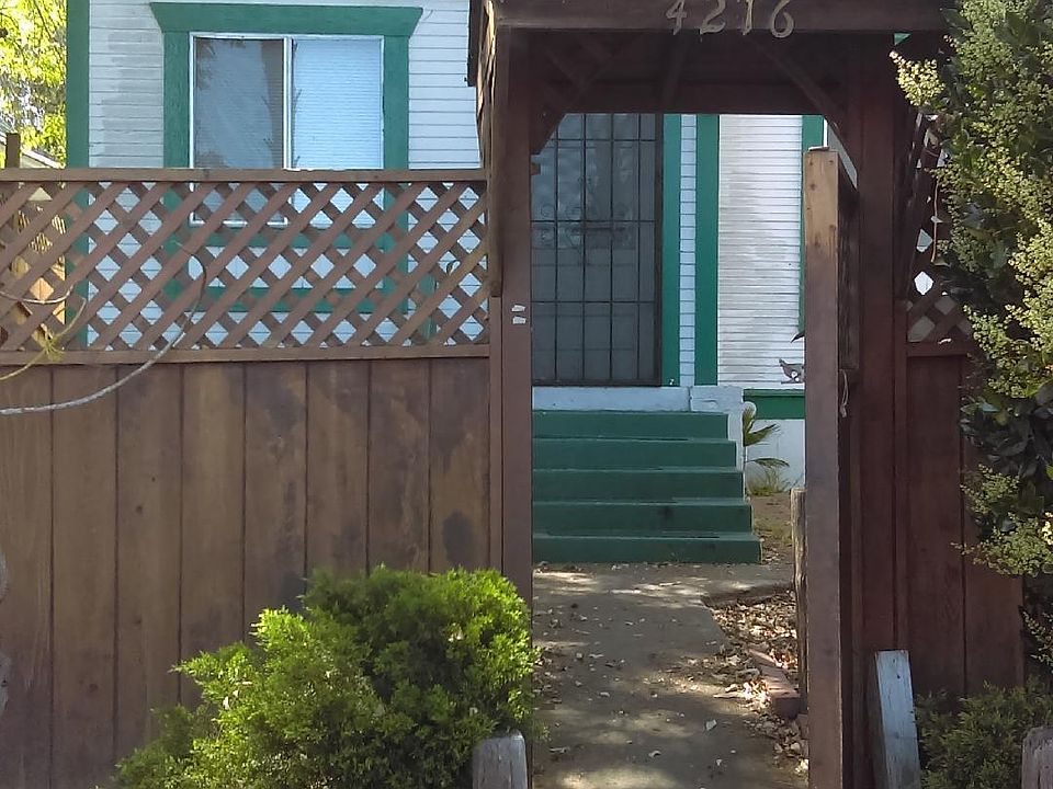 Entrance to apt.