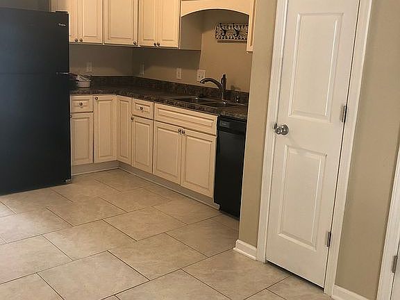 5th image of 531 Dill Ln APT B8