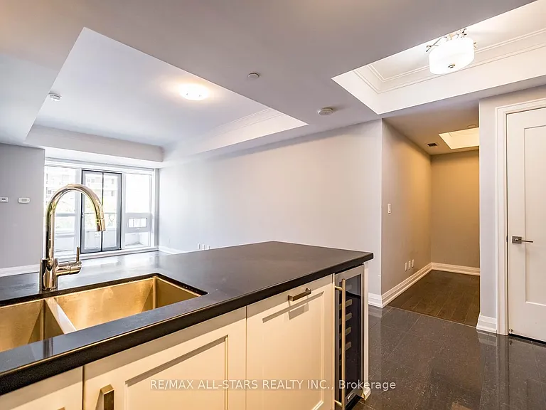 15 Stollery Pond Cres #305 — Photo 10